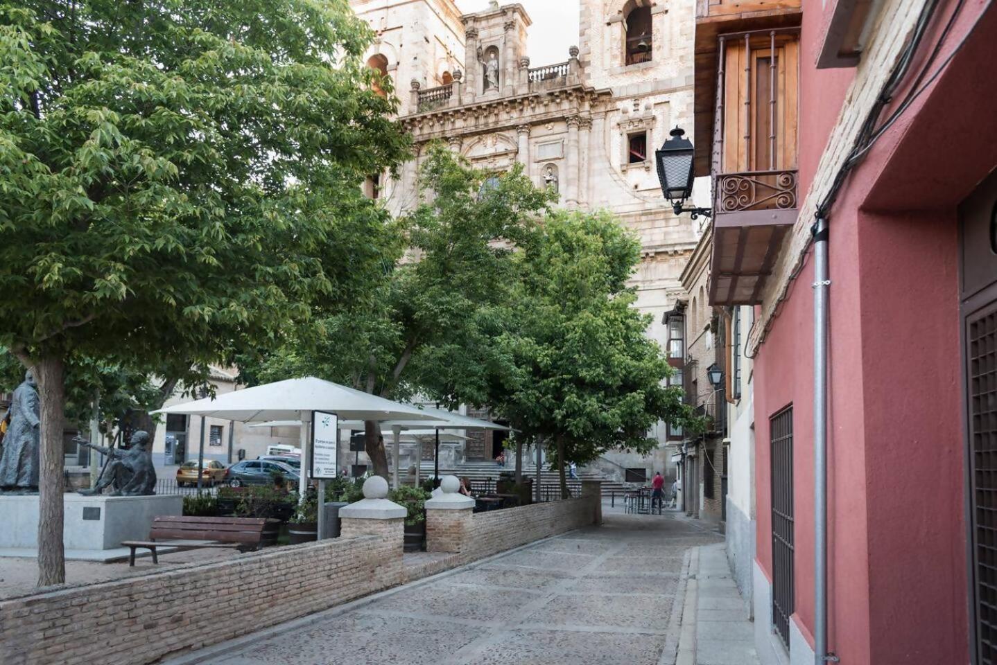 La Dama Del Jardin Del Nuncio Apartment Toledo Bagian luar foto